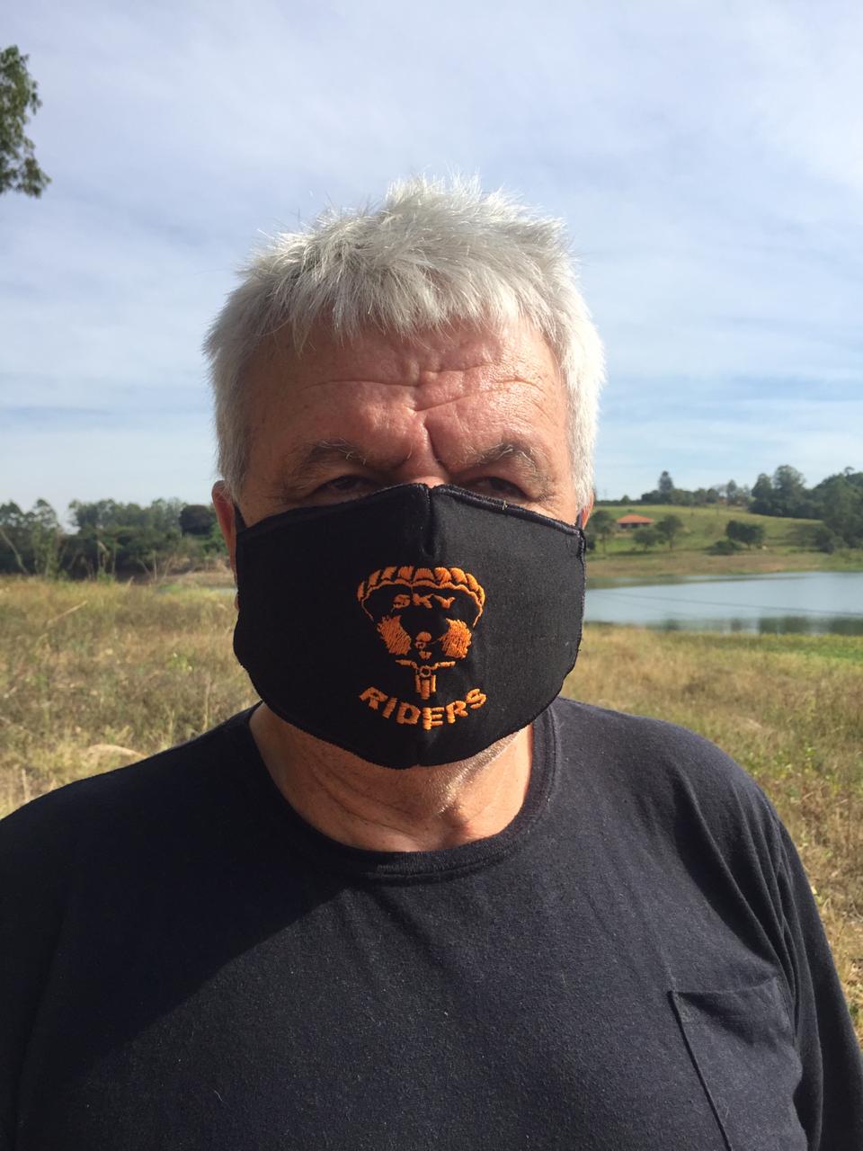 Máscara_Carlos Possiede.jpg