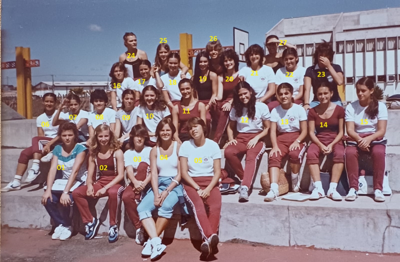 Turma Faculdade Ed. Física - PUC 1983 - Mulheres.jpeg